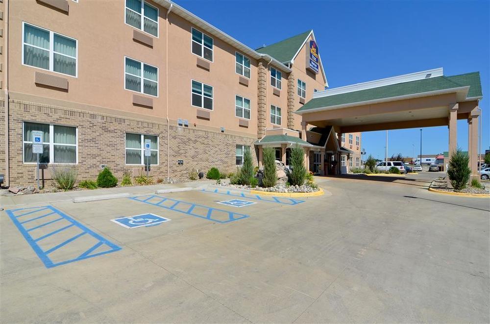 Heritage Hotel And Suites Dickinson Exterior foto